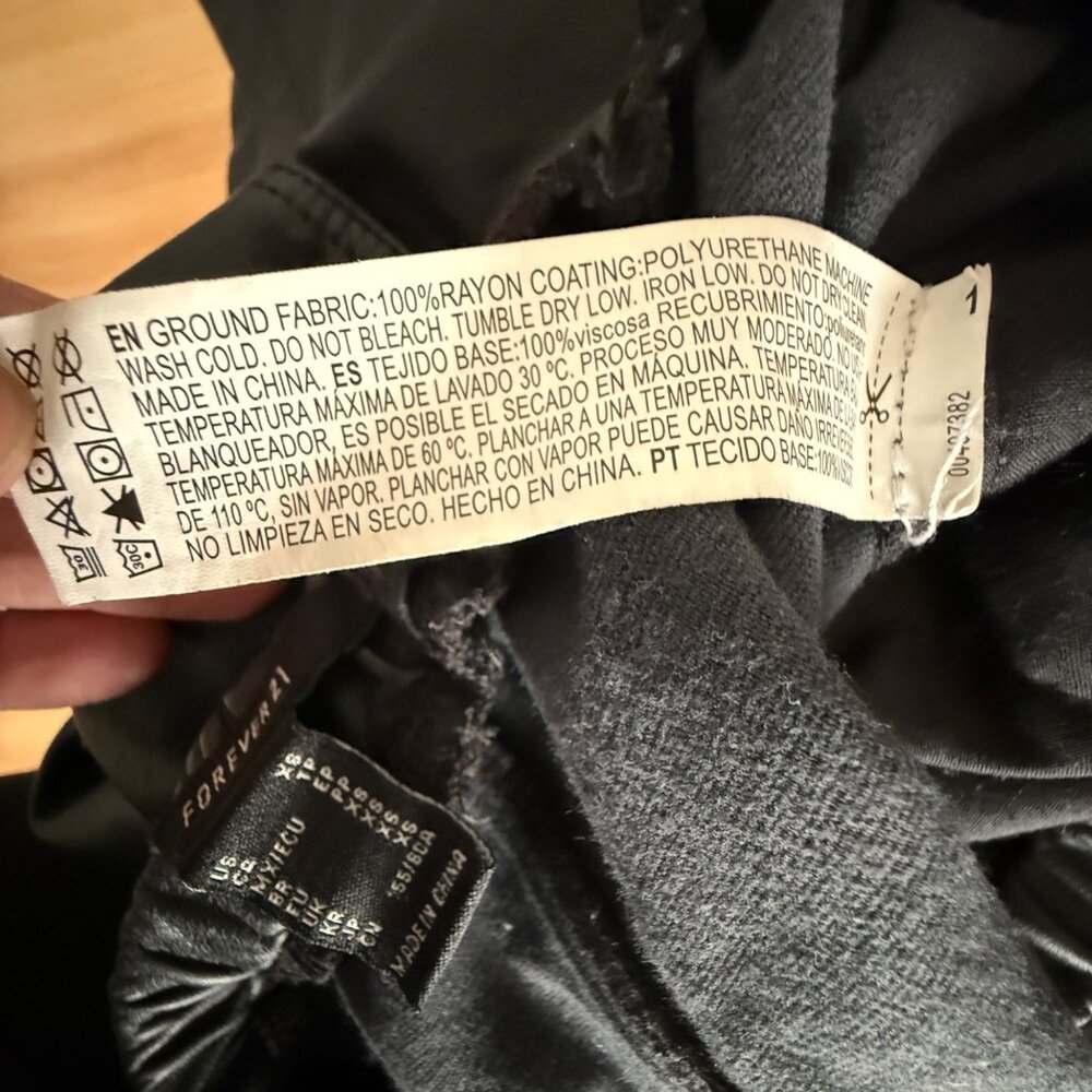 Forever 21 Black Faux Leather Maxi Skirt With Cargo Pockets & Elastic Waistband - Picture 5 of 5